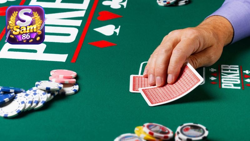 Quan sát đối thủ khi chơi Poker là bí quyết chơi Poker chắc ăn.